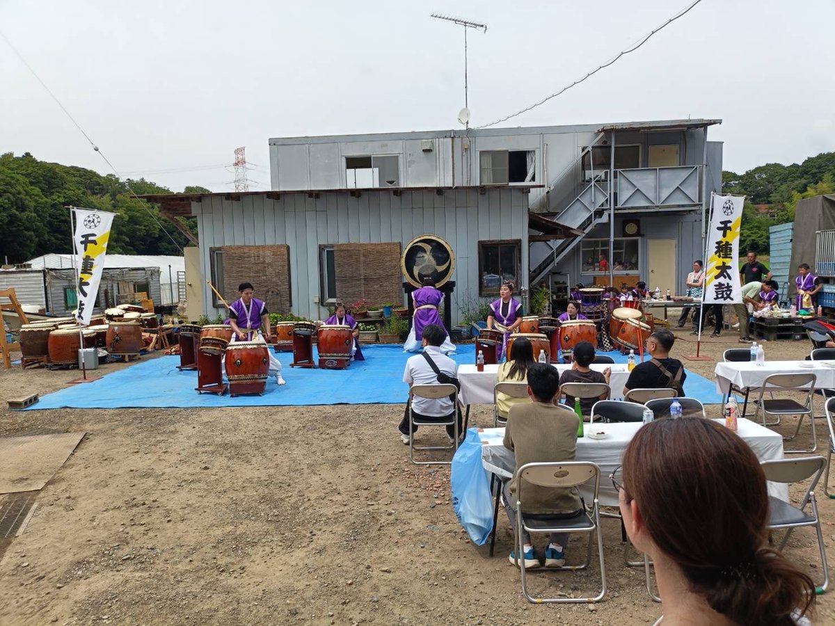 chigusadaico's tweet photo. ６月１４日
竹田農園さんにて、行われた[翼の会]にて演奏してきました🎶🎶
毎年、美味しいBBQをご馳走になり、楽しく参加させて頂いています！！
ありがとうございました😊 https://t.co/GLFSs6pwjU