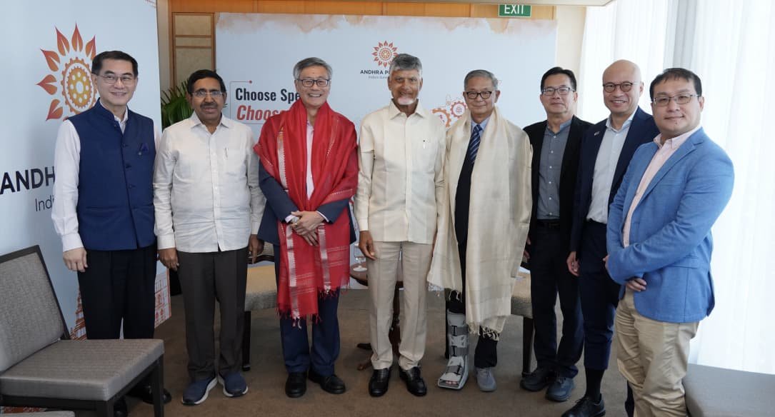 ncbn's tweet photo. Delighted to meet Prof. Tan Eng Chye, President of the National University of Singapore. We discussed collaboration in higher education, research, innovation and public policy, and explored opportunities for NUS to establish a presence in Amaravati as we develop it into a global knowledge and innovation hub. We also discussed partnerships in Amaravati Quantum Valley, including research collaboration, talent development and support for a world-class Centre of Excellence. @NUSingapore 
#InvestInAP
#ChooseSpeedChooseAP