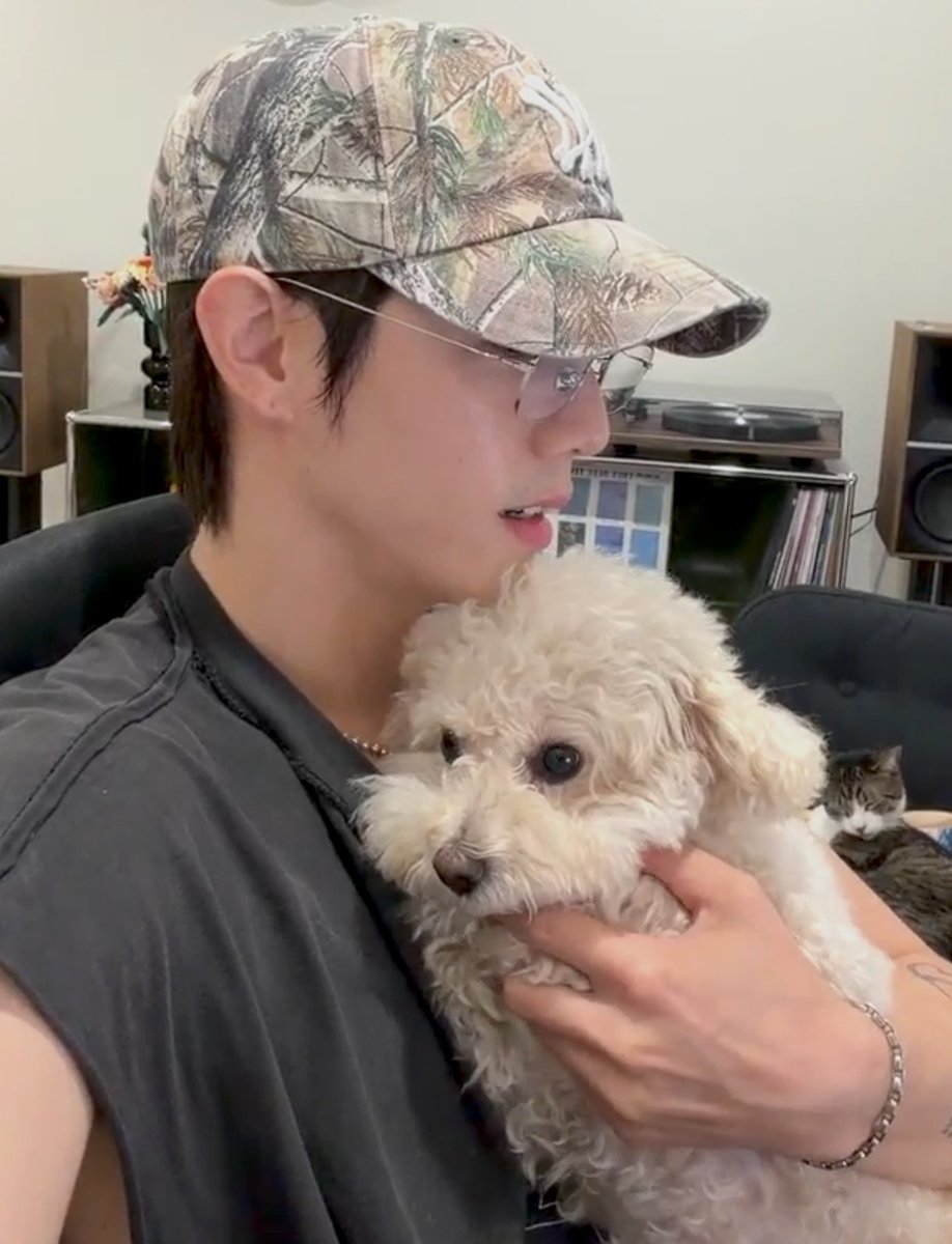 miamimaii_'s tweet photo. หนุ่มแว่นที่หนูชอบ https://t.co/2gZUlepvqD