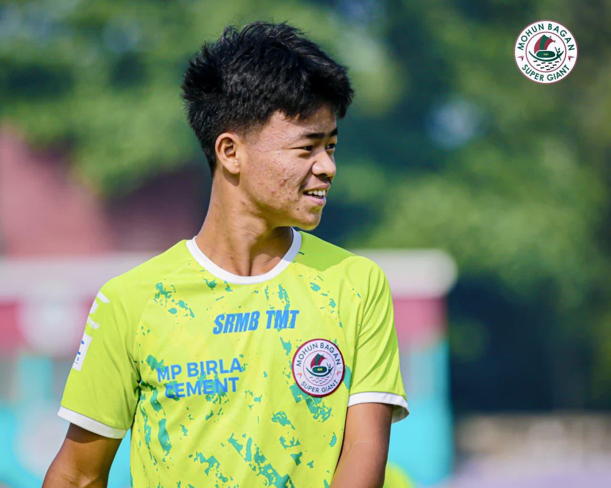 BeiteChineeo's tweet photo. #ANSAM leaders, key faces of the 2023 ATSUM movement, are once again in the spotlight. The political impact of that period is still being felt in #Manipur and they are now calling for a gathering at #RIMSImphal where injured footballer #PaogoulalChongloi is being treated. #Peace https://t.co/sdpKWbWaCW