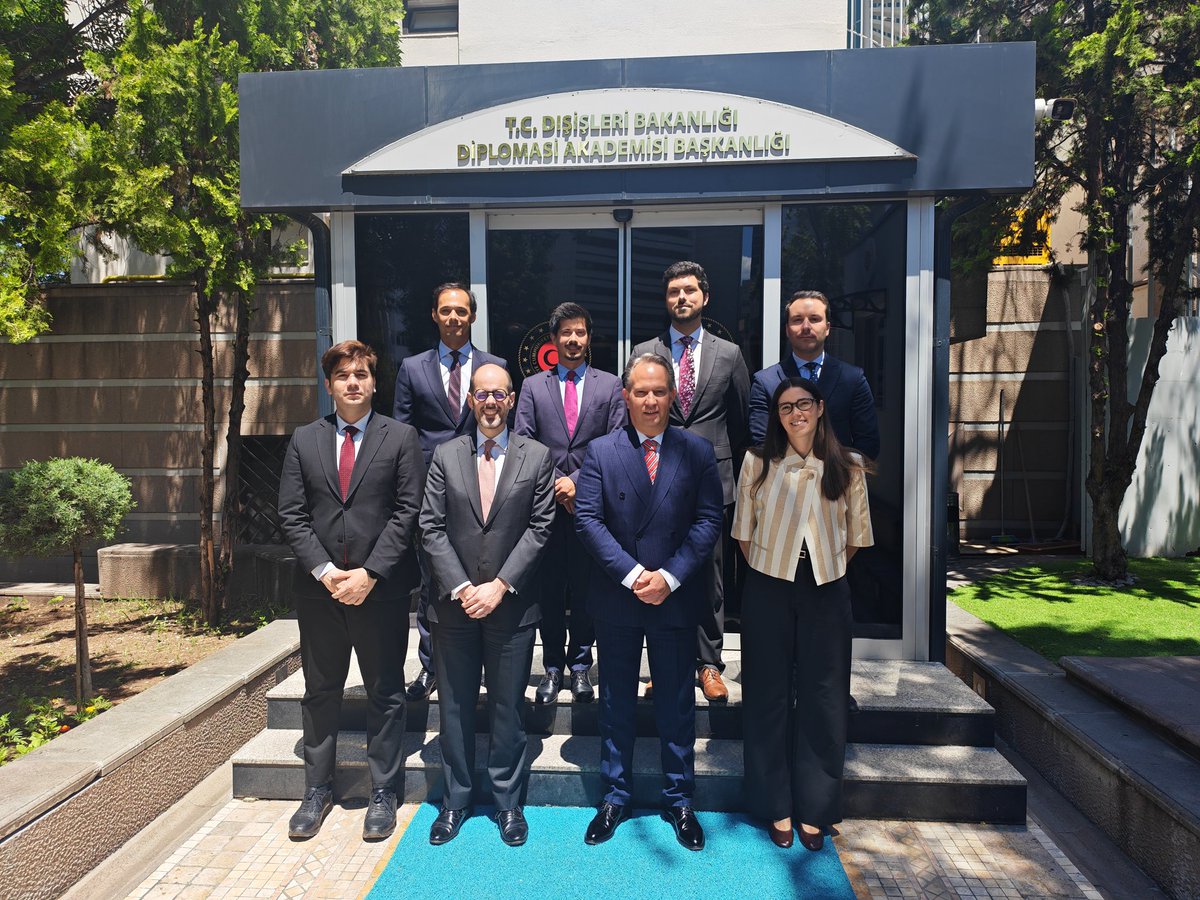 DiabAkademi's tweet photo. Diplomatik ilişkilerimizin tesisinin 100. yıldönümü vesilesiyle, 6 Portekizli diplomata yönelik düzenlenen mesleki eğitim programının açılışı bugün yapılmıştır. https://t.co/sOXkeL9IFU