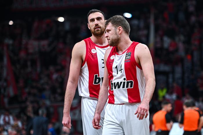 Kala_phge_auto's tweet photo. Φαντάσου να χρυσοπληρώνεις κάτι τύπους που αυτοαποκαλούνται "Bad Boys", για να τους ξεφτιλίζουν στο τέλος της σεζόν 2 λευκοί λαπάδες...

#OlympiacosBC #paobc https://t.co/pigv36LWtn