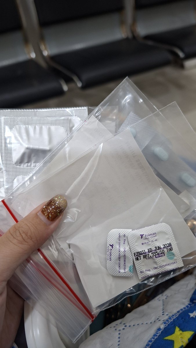 oscartotango's tweet photo. kembali morotin BPJS shay~ 

aku skrg batuk pilek sekecil apapun, mual seperti apapun gak mau ngeluarin uang buat beli acetylstein sendiri, promag sendiri, apa2 sendiri mentang2 ada di apotik.

aku akan membebani negara ini like i should 🤌✨️ https://t.co/Mzi1cPsjUx
