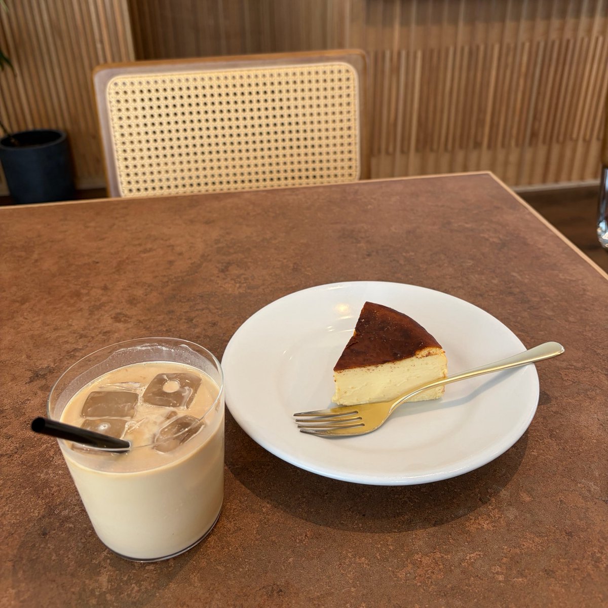 zungkey99's tweet photo. ちゃあんと街に繰り出して平日休み満喫しましたとさ。 https://t.co/Icp7Egv3Fr