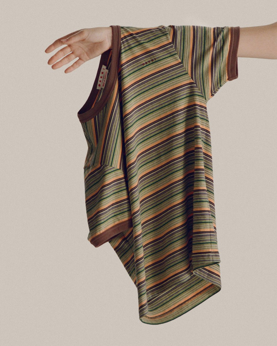 marniofficial's tweet photo. The stripes shifted direction.

Pre-Fall 2026 / Marni Vocabulary
Now available online and in Marni Boutiques.

Director: Chaumont Zaerpour
#Marni https://t.co/ywsci6dcDH