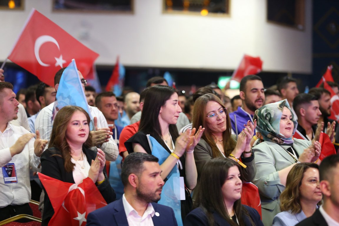 AltundagUysal's tweet photo. Kurultayımıza katılarak genç metal emekçilerinin bu büyük coşkusuna ortak olan tüm değerli misafirlerimize ayrı ayrı teşekkür ediyorum. https://t.co/dRNkFdPrHc