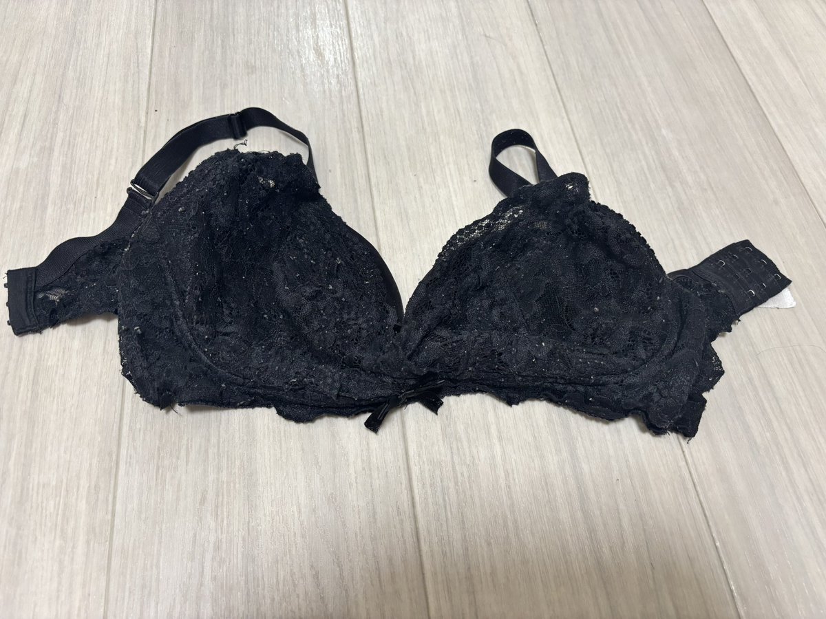 Echikonyan's tweet photo. おひさしぶりの、、ブラ
毛玉まみれ🧶
いかがですか🖤？ https://t.co/DlnuMQHWhL