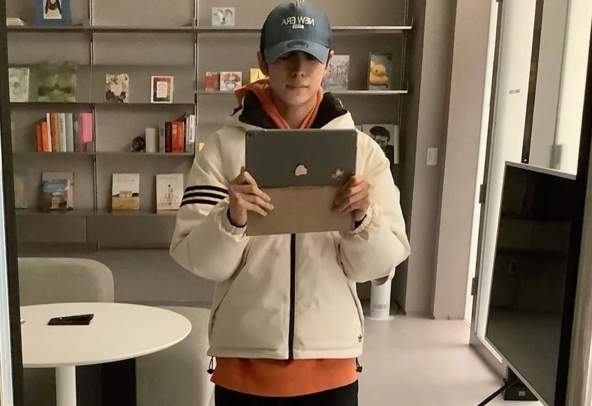 yushionya's tweet photo. yushi and his devices https://t.co/PfT5k4V2ie