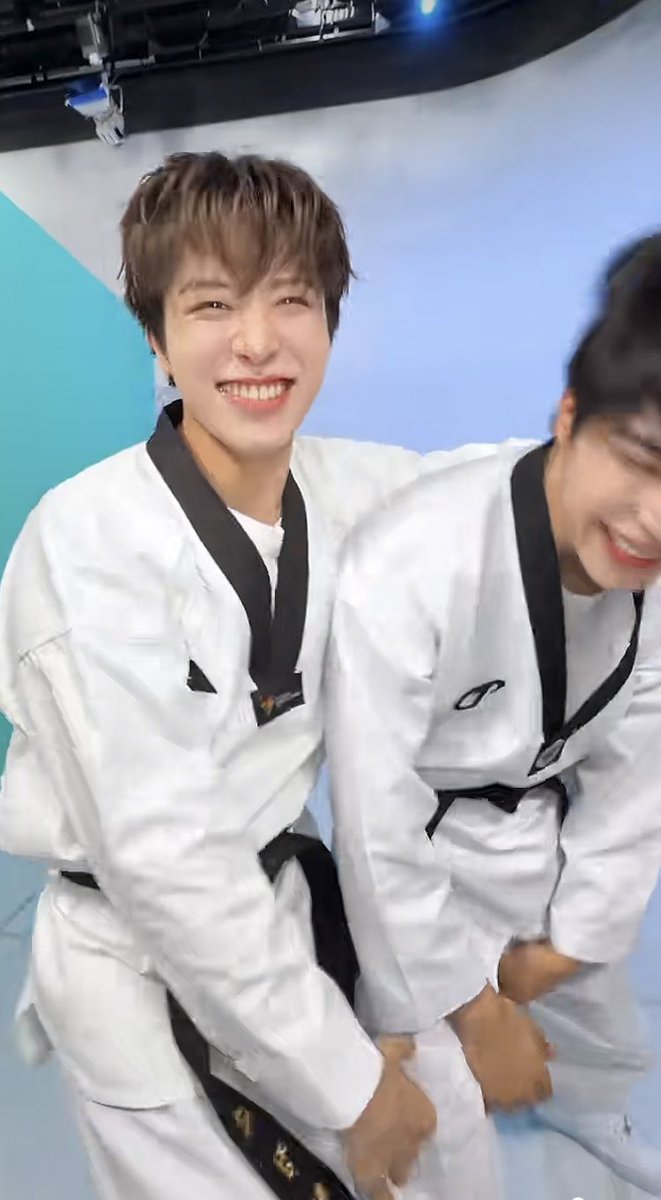 GUNWOOK_JP's tweet photo. 📢 2026.06.15
ฅʕ •ﻌ• ʔฅ♬*ﾟ𝕔𝕙𝕒𝕝𝕝𝕖𝕟𝕘𝕖 🆙

┈┈┈┈┈┈┈┈┈┈┈⿻*.·
ゴヌクくんと#treasure #ジョンファンさんとの#IF_I_challengeが🆙されました！
┈┈┈┈┈┈┈┈┈┈┈⿻*.·

🔗 https://t.co/kw0N0m9Bln
🔗 https://t.co/SUI2AQDW5f

#ZEROBASEONE  #ZB1  #제로베이스원 
#PARKGUNWOOK #박건욱　@zb1official
