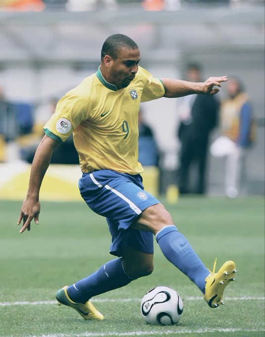 90sfootball's tweet photo. Ronaldo 🇧🇷 https://t.co/IJ3dTnaosv