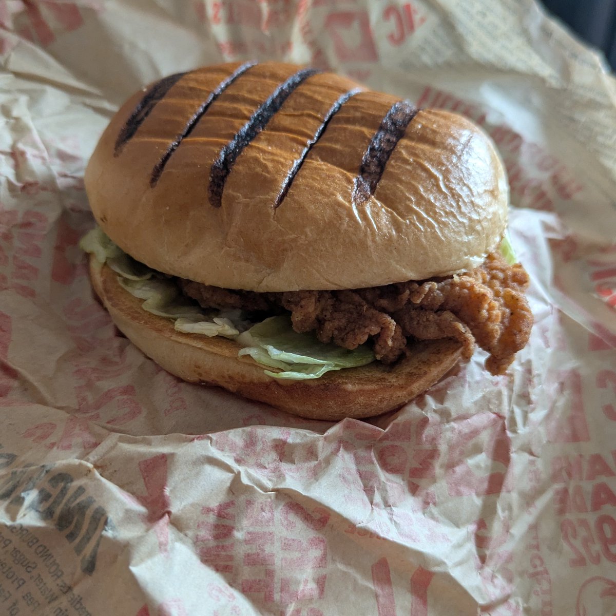 Hoofern's tweet photo. What I ordered vs what arrived @KFC_UKI 😒 https://t.co/puPHAjOhBr
