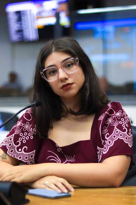 Cutuqueinahora's tweet photo. 🚨🔥 POLÊMICA: Eduarda Campopiano reage a críticas e dispara: “Se uma pessoa trans falar que é tão mulher quanto eu, vou mandar para aquele lugar. Porque não é.” https://t.co/vqbfqJu52f