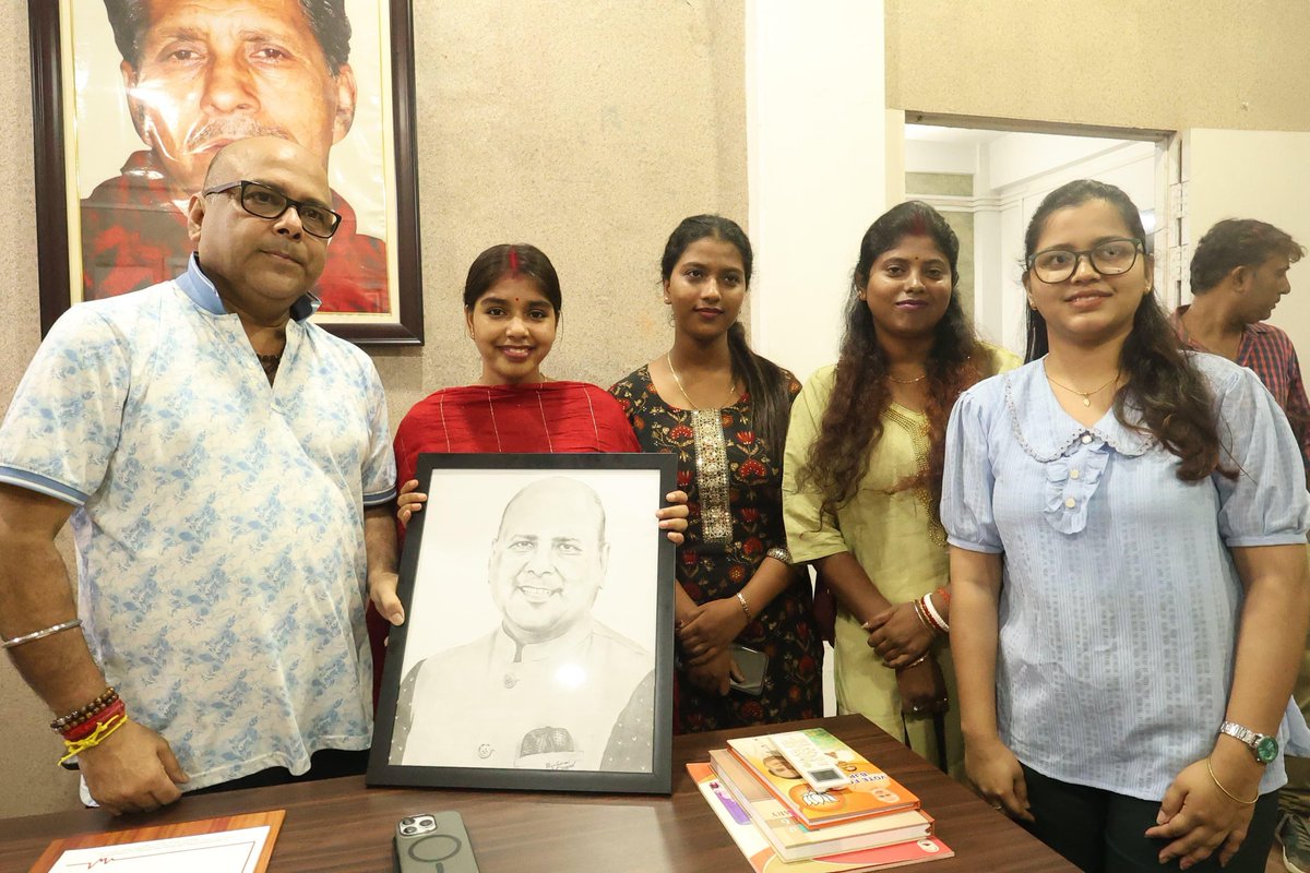 drrajdeeproy's tweet photo. Delighted to meet with well-wishers and receive their warm greetings. 

Grateful for your kindness, good wishes and affection.

#HimantaBiswaSarma
#DilipSaikia
#bjp4cachar https://t.co/CescGgYHBn