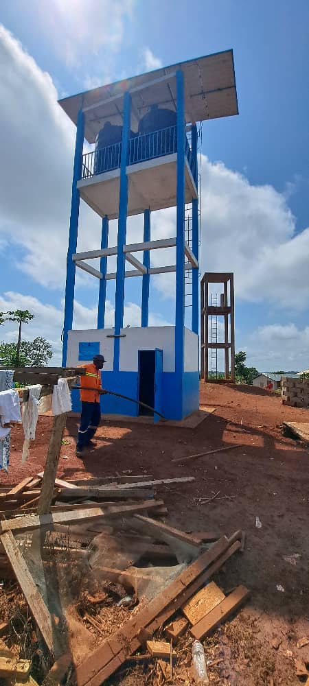 unicefcameroon's tweet photo. 💧 Before, a single sip of #water could make them sick. Not anymore. With funding from the Rep. of Korea (#ROK) & @koicacameroon , @unicefcameroon  has delivered a solar-powered water system in #Taparé (Batouri), transforming lives! 👇
🏥 Health: Direct water connection to the maternity ward, lab & care rooms.
🏫 Education: 6 water points serving the primary school & community.
☀️ Green tech: 10,000\L solar water tower (3m3/h borehole).
 Clean water means safe births, healthy children & a brighter future.🔄 Retweet to celebrate this vital partnership for #children!
#ForEveryChild #CleanWater #Cameroon