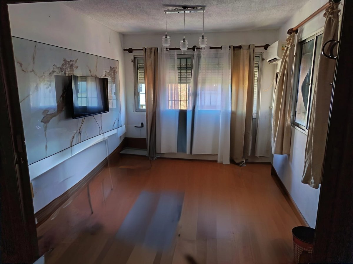 LoquebuscabasU's tweet photo. Matemos el frío con trabajo y al resto también

Zona:Buceo
3 dormitorios
1 baño
Comedor
Living
Cocina
Patio lavadero

Puerta eléctrica con huella, ventana eléctrica y otras manuales
2 cuadras de la Playa
5 cuadras del Montevideo shoping 

Por info al 099228006 https://t.co/0kZY47H4ul