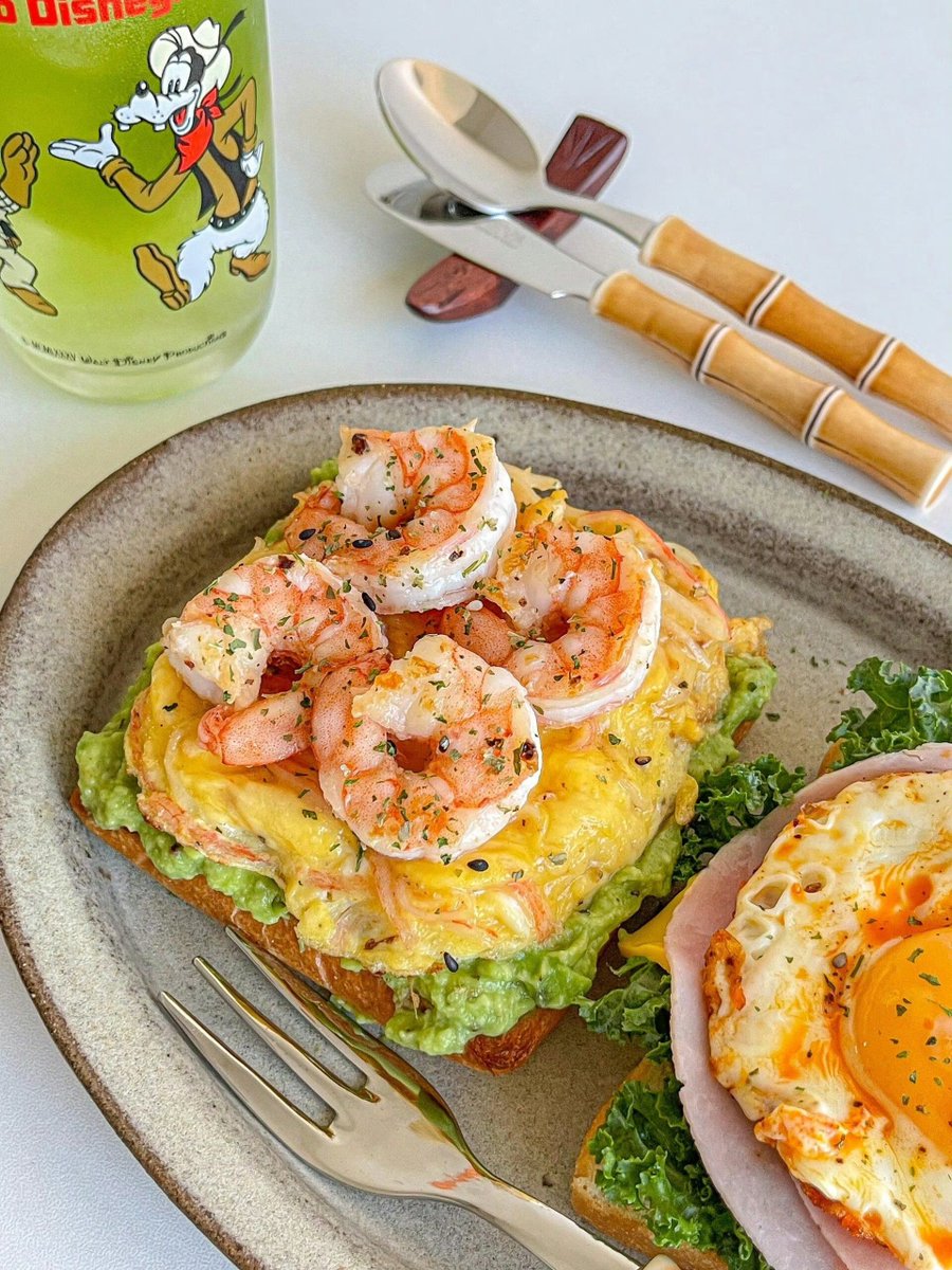 Eldora_Bu's tweet photo. [Just whipped up creamy avocado toast with a sprinkle of chili flakes for a quick, satisfying morning bite ] https://t.co/9m7AY0fL97