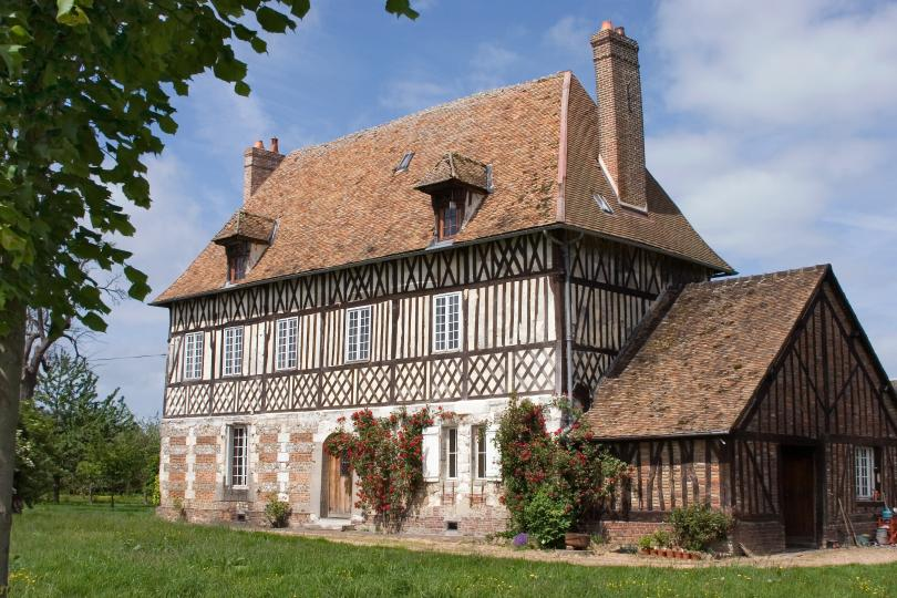 ThereseBaillard's tweet photo. Le #manoir des Hauts Vents est situé à Saint Ouen du Tilleul dans l’#Eure en #Normandie. Ce domaine de 37 hectares date du XVIème siècle il est entouré de vergers qui compte 30 variétés de pommes. https://t.co/qdzG9dIKqS