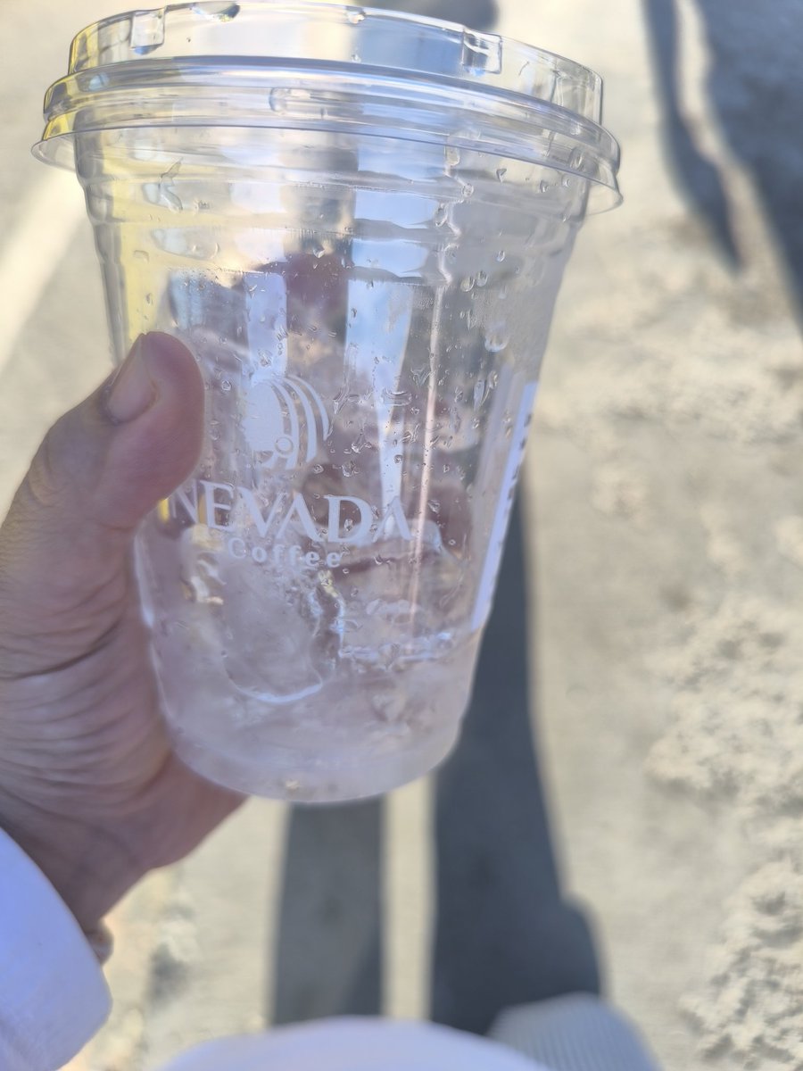 Turkceciumran's tweet photo. @nevadacoffeetr buz bardağının içine parasını ödediğim limonatayı içine serpiştirdiğin için teşekkür ederim https://t.co/TFeIIJD7Ot
