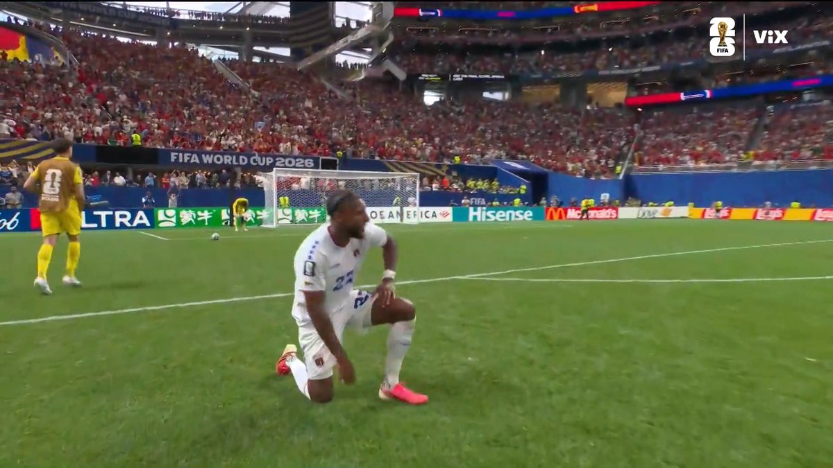 Hugol343's tweet photo. Clasificar a tu primer Mundial, debutar ante España y sacarle un punto en tu primer partido Mundialista en la historia

Cabo Verde acaba de hacer historia. 🇨🇻 https://t.co/AHgdh6Hr5B