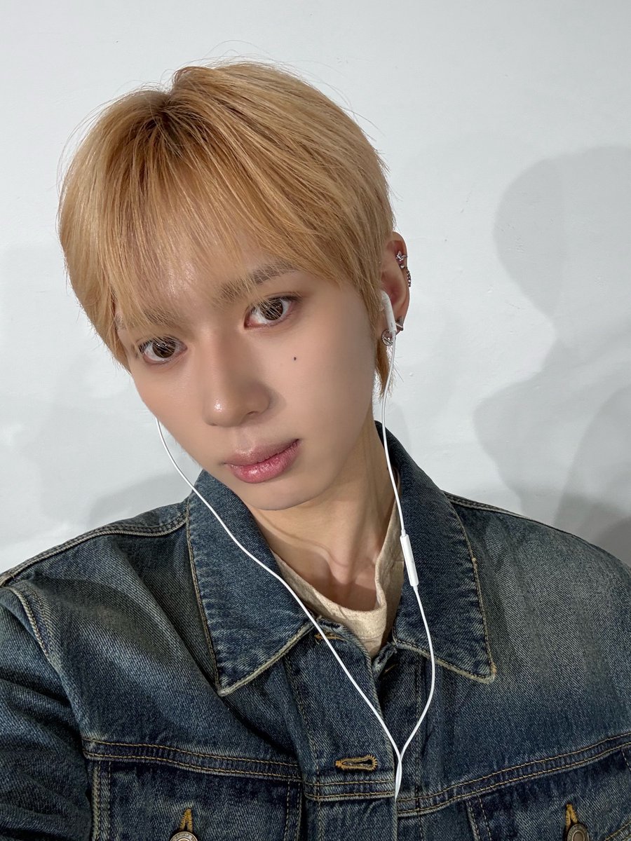 DXMONPICS's tweet photo. ~ Hee on Weverse DM

(4/9)
#DXMON #다이몬 #HEE #히 https://t.co/JJ9CKvzn6V