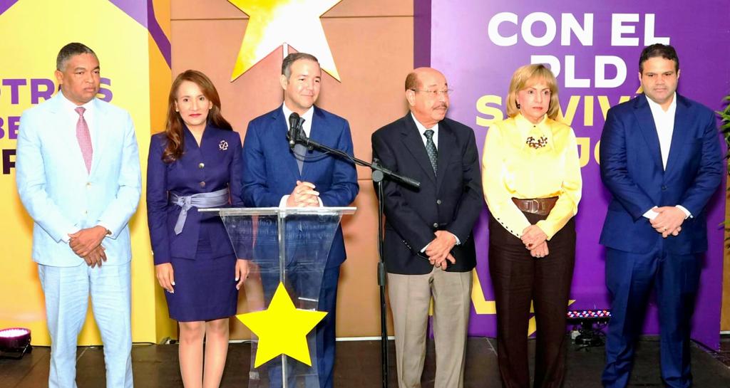 PLDenlinea's tweet photo. #PortadaPrincipalPLD | El #PLD se opone a nuevos sacrificios tributarios sin transparencia | Video.

El Gobierno del PRM está proponiendo más impuestos, pero sin explicar para qué.

AMPLIAR: https://t.co/53YWhBgF4w https://t.co/I5wmc46Dzy
