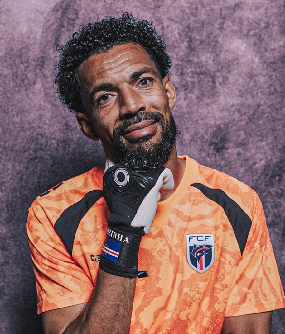 WCgami's tweet photo. What a day from Vozinha.

Africa's oldest player at the 2026 World Cup (40 years, 12 days old).

7 saves. Clean sheet against World Cup favorites Spain.

First ever match, and now first point in World Cup history for Cape Verde. 🇨🇻👏 https://t.co/qUJEv6gYUr