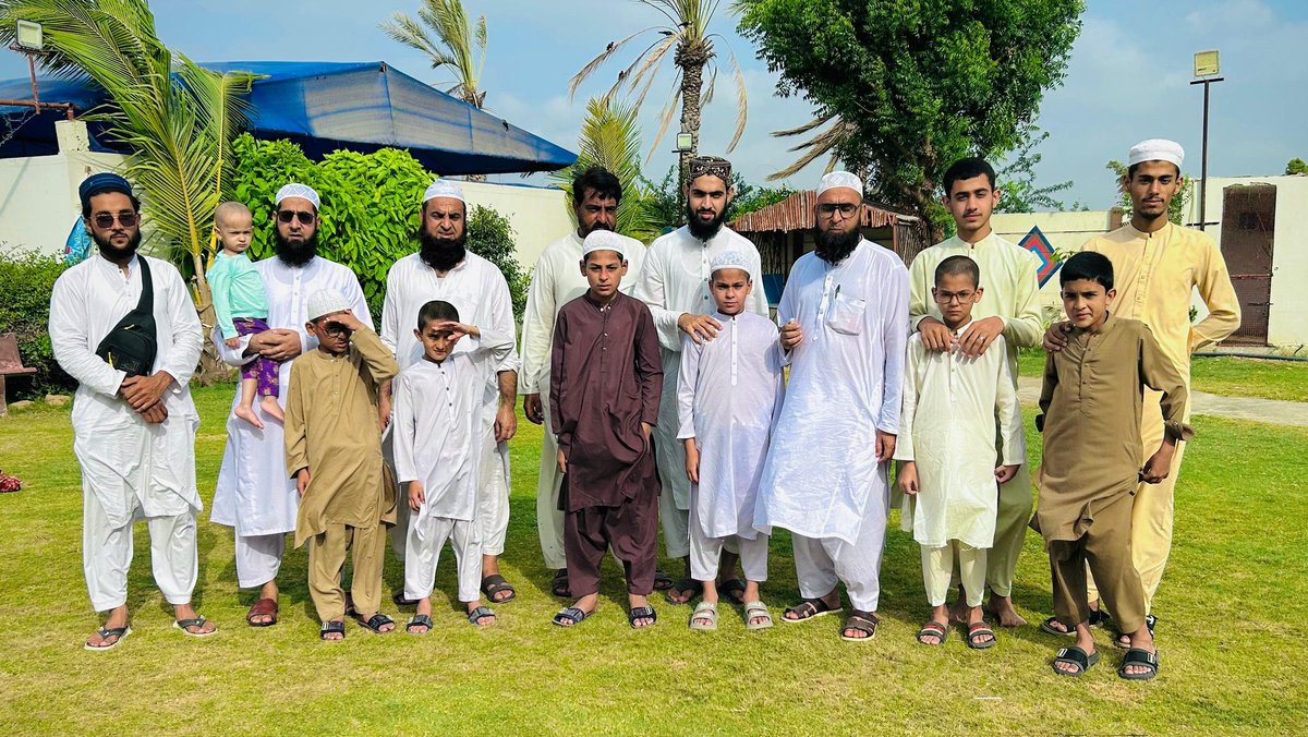 M_S_Jui's tweet photo. چچاؤں کی محبت، والد کا سایہ اور کزنوں کا ساتھ،
فارم ہاؤس کی اس محفل نے بنا دی یادوں کی ایک بات۔❤️💕🥀

#ابن_نصیر https://t.co/ZVu9jZRWsH