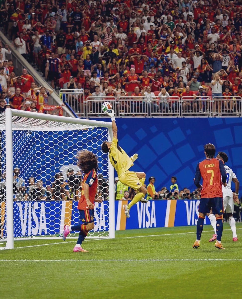 utkrshhrj's tweet photo. 🇪🇸 0-0 🇨🇻 | Mighty Cape Verde just held Spain to a goalless draw! 🤯

What was supposed to be a mismatch has turned into an absolutely stunning defensive masterclass from Cape Verde. This has to be the biggest upset of the World Cup so far. 

#Spain #CapeVerde #FIFAWorldCup https://t.co/FlcFPY0o2E