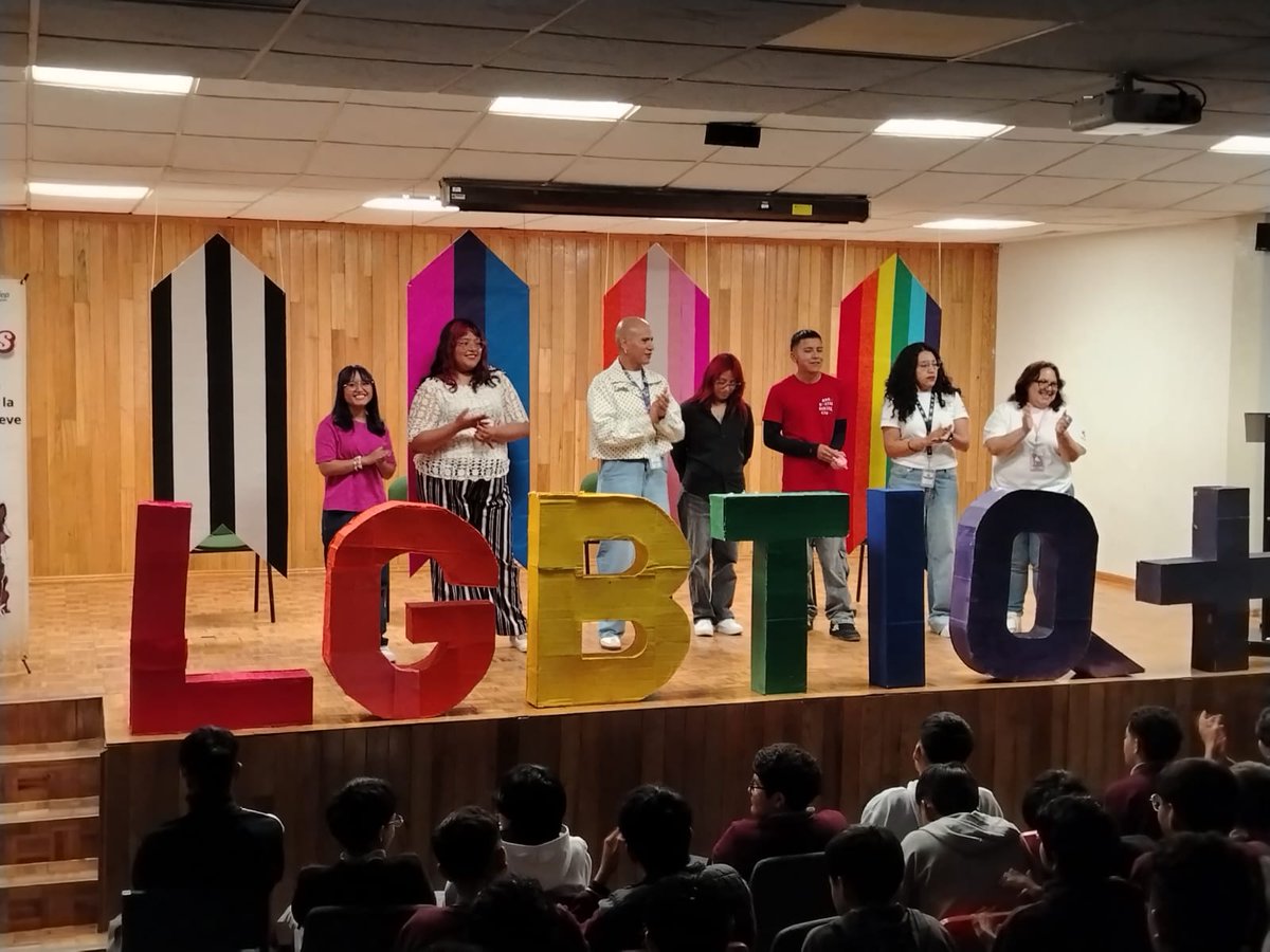 Conalep_Tulti's tweet photo. El arte también educa. Hoy, Lobos en Escena presenta Introspección, una obra que nos invita a reflexionar sobre quiénes somos, la libertad de ser y el valor de reconocer nuestra humanidad compartida. 🎭✨
#ApasionadamenteCONALEP #ElPoderDeServir https://t.co/gbO0X805Qm