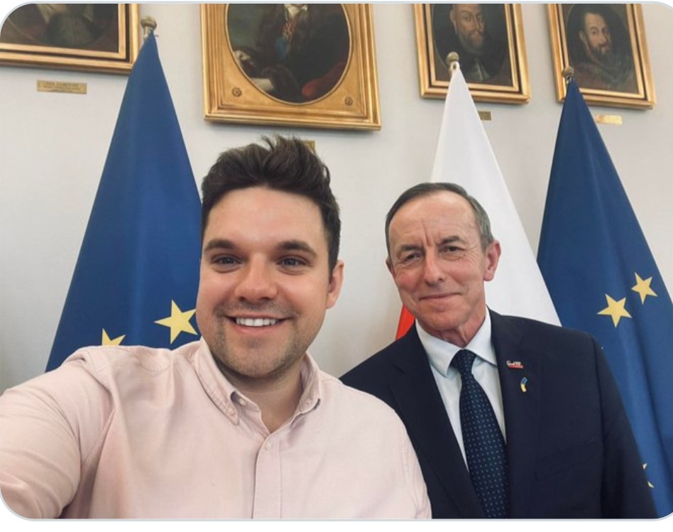 TDuklanowski's tweet photo. Grodzki przy nim to amator. https://t.co/xVywxCbpqA