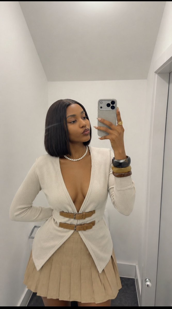 dehdehh_'s tweet photo. Just a girl 🤍✨ https://t.co/2WIrLJ5leu