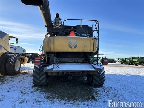 FarmsPrairies's tweet photo. 2021 New Holland CR9.90 👇
2WD axle, chopper, small grain combine type, duals, contour master (lateral tilt feederhouse), power folding bin extension, yield monitor, hydro with 2 speed transmission, and more, for sale at @PattisonAg.
https://t.co/clTYv26VNB
#NewHolland https://t.co/4NFG5p2RvV