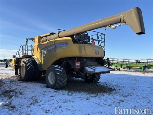 FarmsPrairies's tweet photo. 2021 New Holland CR9.90 👇
2WD axle, chopper, small grain combine type, duals, contour master (lateral tilt feederhouse), power folding bin extension, yield monitor, hydro with 2 speed transmission, and more, for sale at @PattisonAg.
https://t.co/clTYv26VNB
#NewHolland https://t.co/4NFG5p2RvV