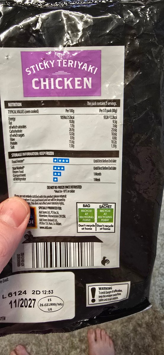 ashleycooper1's tweet photo. @AldiUK hello I brought a bag of this the other day and I was surprised with how little amount of chicken was in the bag. The back of the back states 3 servings at 88g per serving. The total amount inside would not even do 3 servings. Not impressed at all https://t.co/B34zwRdke3