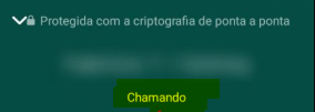 TarcisioJr81's tweet photo. Você sabe a diferença entre “Ligando” e “Chamando” no WhatsApp?

Ligando: o WhatsApp ainda está tentando estabelecer a conexão com a conta da outra pessoa. Isso pode acontecer quando o aparelho tá desligado, sem internet, com sinal ruim ou com o aplicativo impedido de funcionar em segundo plano.

Chamando: a conexão foi estabelecida e o WhatsApp tá tentando avisar a pessoa sobre a chamada. A ligação já chegou ao aparelho, ou a algum dispositivo vinculado.

O fato de aparecer “Chamando” não significa que a pessoa viu a ligação. O celular pode estar no silencioso, no modo “Não Perturbe”, longe do proprietário ou com as notificações bloqueadas.

Resumindo:

Ligando = tentando conectar.
 Chamando = a chamada já está sendo enviada ao destinatário.
Antes de concluir que alguém não quis atender, vale observar qual dessas duas mensagens apareceu na tela.