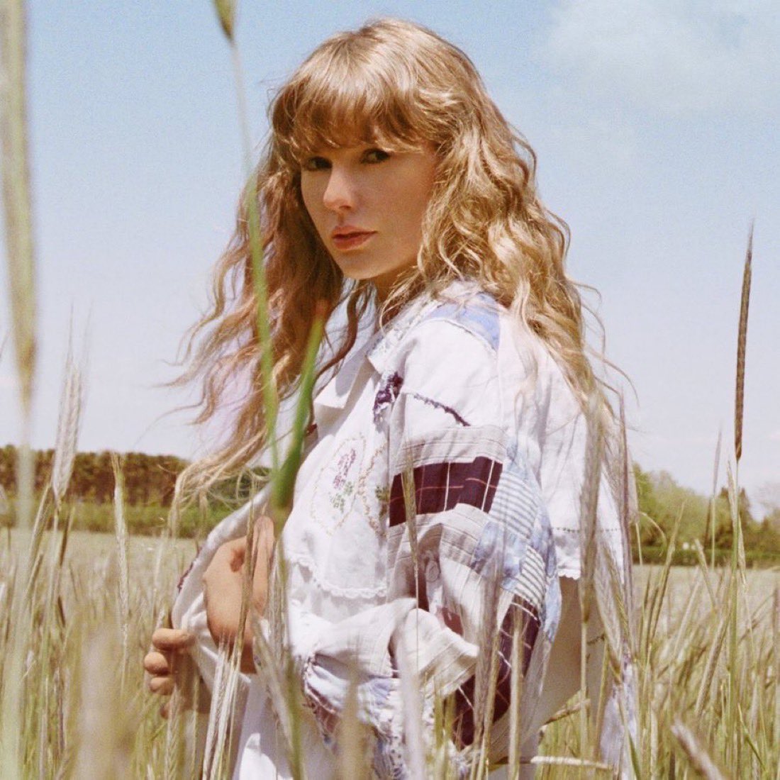 belloworldD's tweet photo. “I Knew It, I Knew You” สามารถเปิดตัวด้วยอันดับที่ #1 บน Billboard Hot 100

ทำให้ตอนนี้เทย์มีเพลง #1 ทั้งหมด 15 เพลง:

- We Are Never Ever Getting Back Together 
- Shake It Off
- Blank Space 
- Bad Blood (feat. Kendrick Lamar)
- Look What You Made Me Do
- cardigan 
- willow
- All Too Well (10 Minute Version) (From The Vault) (Taylor’s Version)
- Anti-Hero
- Cruel Summer
- Is It Over Now? (From The Vault) (Taylor’s Version)
- Fortnight (feat. Post Malone)
- The Fate of Ophelia 
- Opalite 
(NEW) - I Knew It, I Knew You