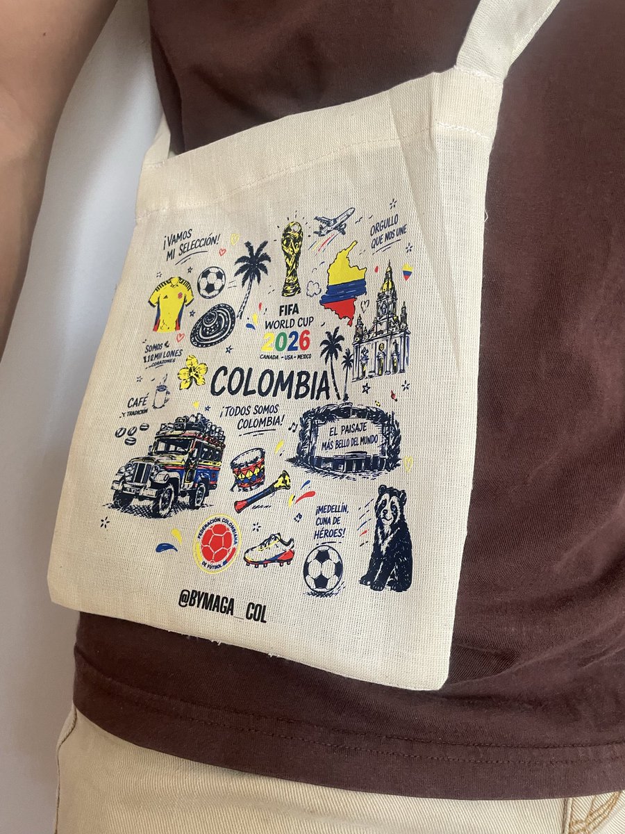 MichelleA_31's tweet photo. Pequeño en tamaño, gigante en pasión.
El mini totebag de la Selección Colombia que combina estilo, comodidad y amor por la tricolor. Ideal para tus salidas, partidos y aventuras del día a día. 🇨🇴✨

Ayúdame con un RT❤️ POR SOLO 5k https://t.co/t2qjrZDxue