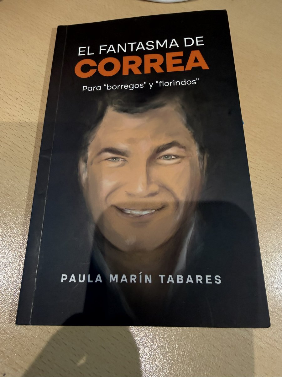 MashiRafael's tweet photo. Entregué el manuscrito de mi libro la semana pasada a la editorial, tan solo con cuatro años de retraso...🙈
Con menos presión, me estoy poniendo al día en algunas lecturas atrasadas.
Por ello recién leo el breve ensayo «El fantasma de Correa», de Paula Marín Tabares. 
Es difícil creer que lo escribió una joven de 18 años. Te cita por igual a Hegel, Michel Foucault o Hannah Arendt. Su nivel de prosa y razonamiento lógico son muy superiores a los que corresponden a su edad.
Paula demuestra, una vez más, el enorme talento de nuestra juventud.✊🏼