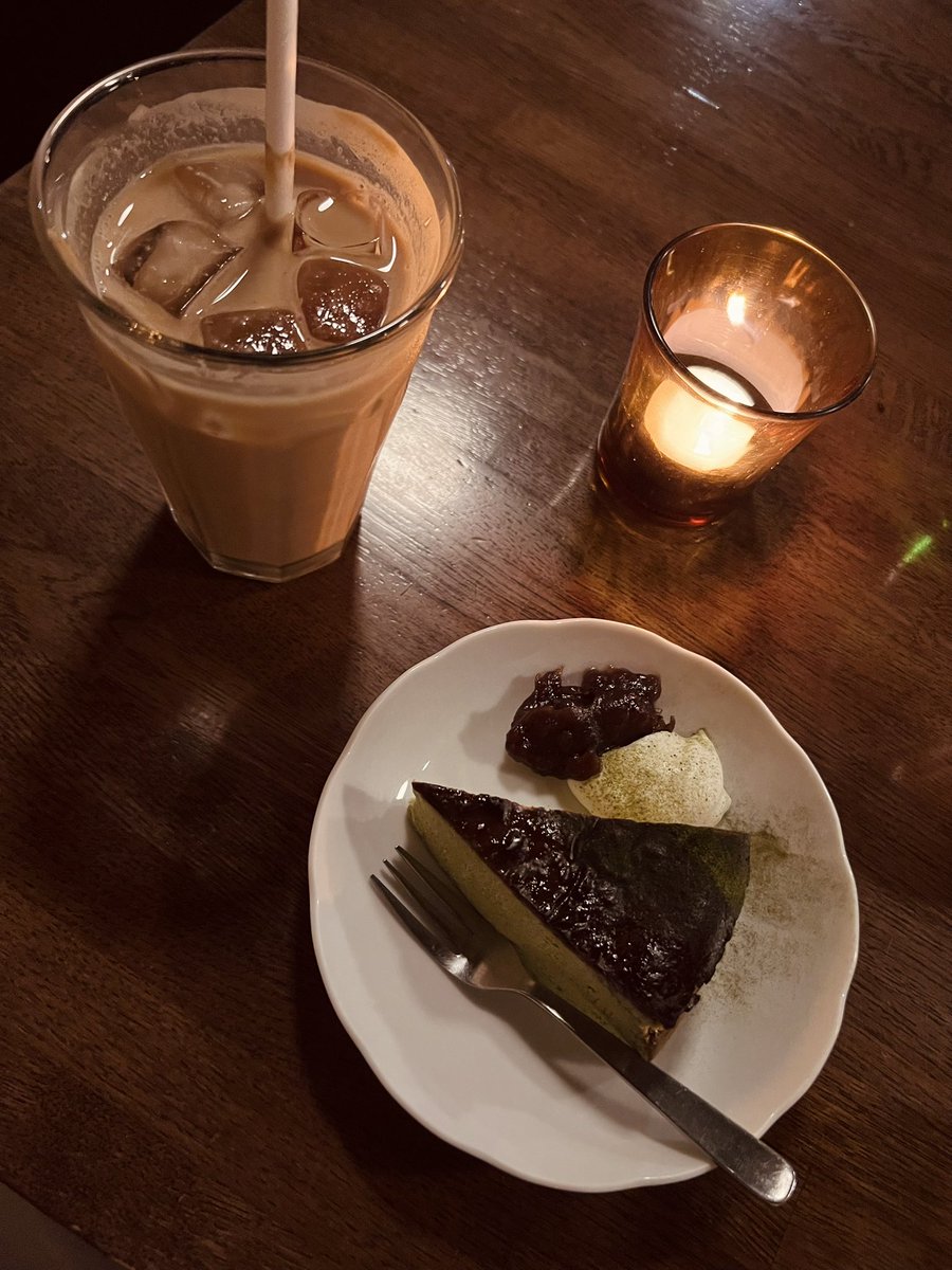 MEG_ranab's tweet photo. なんだか今日は1日しっとりめな気分でした
ｳﾙ( ˘•ω•˘ ).｡oஇ  そんな日もあるね、

この間立ち寄った1人カフェにて…☕️🎞️❤️
想像より遥かにムードあるところに
入っちゃった…😂
📸〜かなり迷った末の抹茶のチーズケーキ〜
#かふぇめぐりん  ☕️”

ではではGood Night~💫良い夢見てね･* https://t.co/ccPuiIksXb