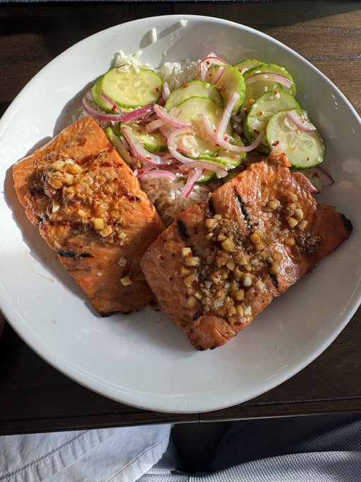 AlBvrger's tweet photo. Salmon Sundays https://t.co/VLu0pC6AhE