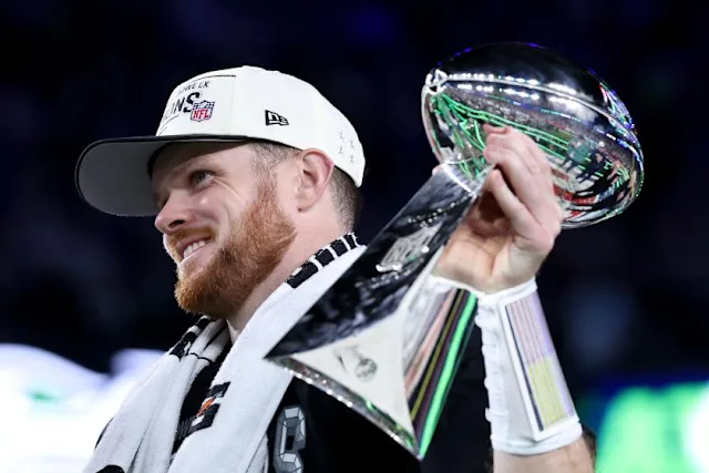 FantasyPtsData's tweet photo. Best "highly accurate" throw rate seasons on attempts traveling 20+ air yards (since 2021)

1. Sam Darnold, 2025 - 52.1%
2. Joe Burrow, 2025 - 51.7%
t-3. Joe Burrow, 2021 - 50.0%
t-3. Brock Purdy, 2025 - 50.0%
t-3. Jared Goff, 2025 - 50.0% https://t.co/oRIPKknDz1