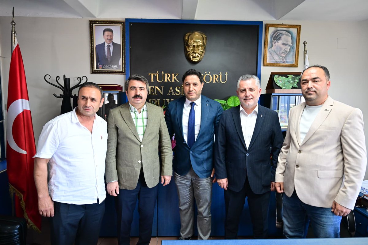 oktayyilmaz16's tweet photo. Şehrimizin üretimine, ticaretine ve bereketine katkı sunan esnaf odalarımızı ziyaret ederek kıymetli başkanlarımızla bir araya geldik.

Esnafımızın talep ve önerileri üzerine istişarelerde bulunduğumuz bu kıymetli buluşmalar için başkanlarımıza teşekkür ediyorum. https://t.co/wEW1IN9apG