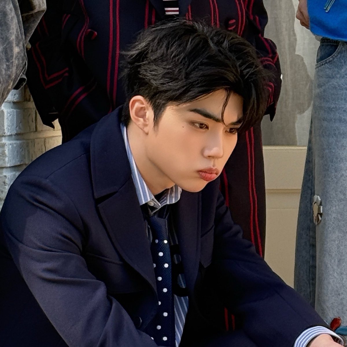 kingunwook's tweet photo. serving face vs. serving pout https://t.co/Om57XwW8RR