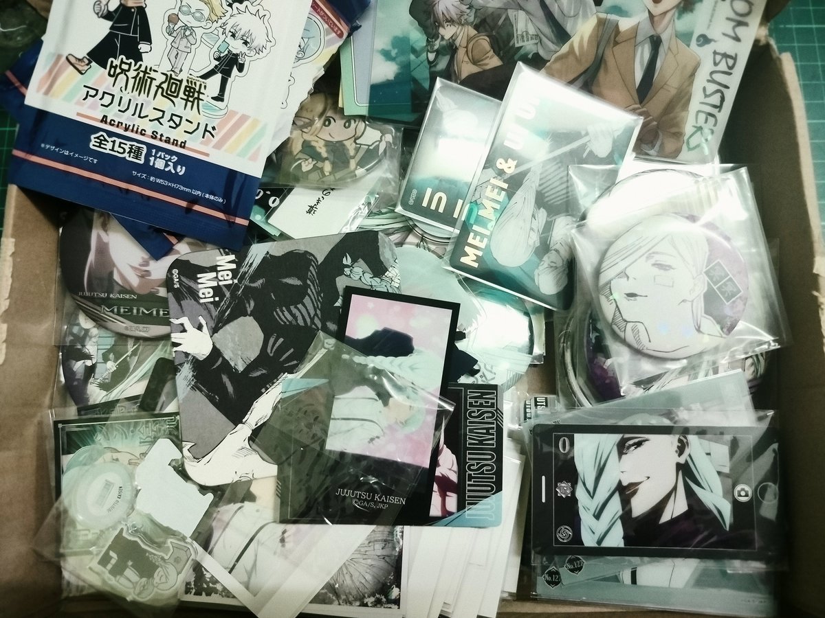whehe_meiui's tweet photo. And these other things I bought before—I don't know why I bought so many... Now I can only put them away in the box so I don't have to see them and worry about them.. https://t.co/CTweUArXHa