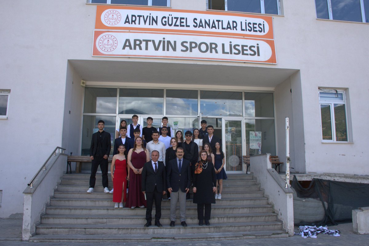 MemArtvin's tweet photo. ARTVİN SPOR LİSESİNE ZİYARET
@tcmeb @Yusuf__Tekin @artvinvaliligi @FahriAcar08 
https://t.co/Rd5dqMQtIT https://t.co/LRgX59oYu2
