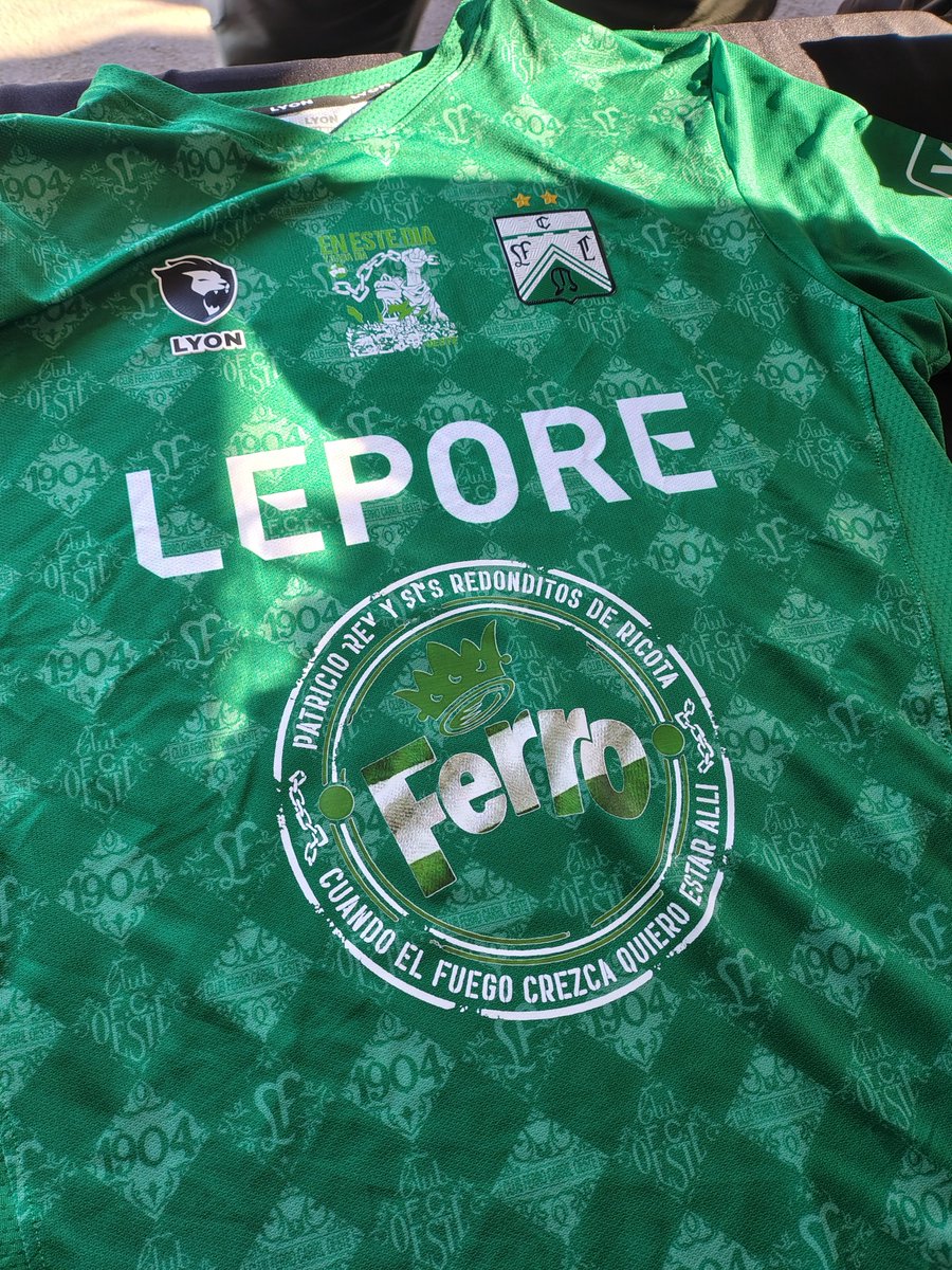 Ferro_DDHH's tweet photo. Ayer Caballito estuvo encantador y homenajeamos al Indio Solari 🫂

Gracias a quienes se acercaron y estamparon su camiseta con las frases que llevaremos por siempre en el corazón 💚 https://t.co/GAeOIErWRW