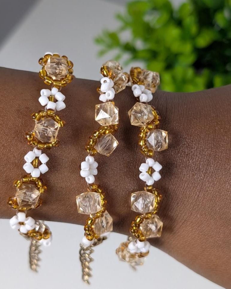 mytarooka's tweet photo. Classy, stylish flower bracelets you can wear anytime. Grab yours for just $18 — limited stock! 🌼💐 🌸✨ #Jewelry #Bracelets 
https://t.co/yWQJ0GaSiV https://t.co/reMJsBeS07