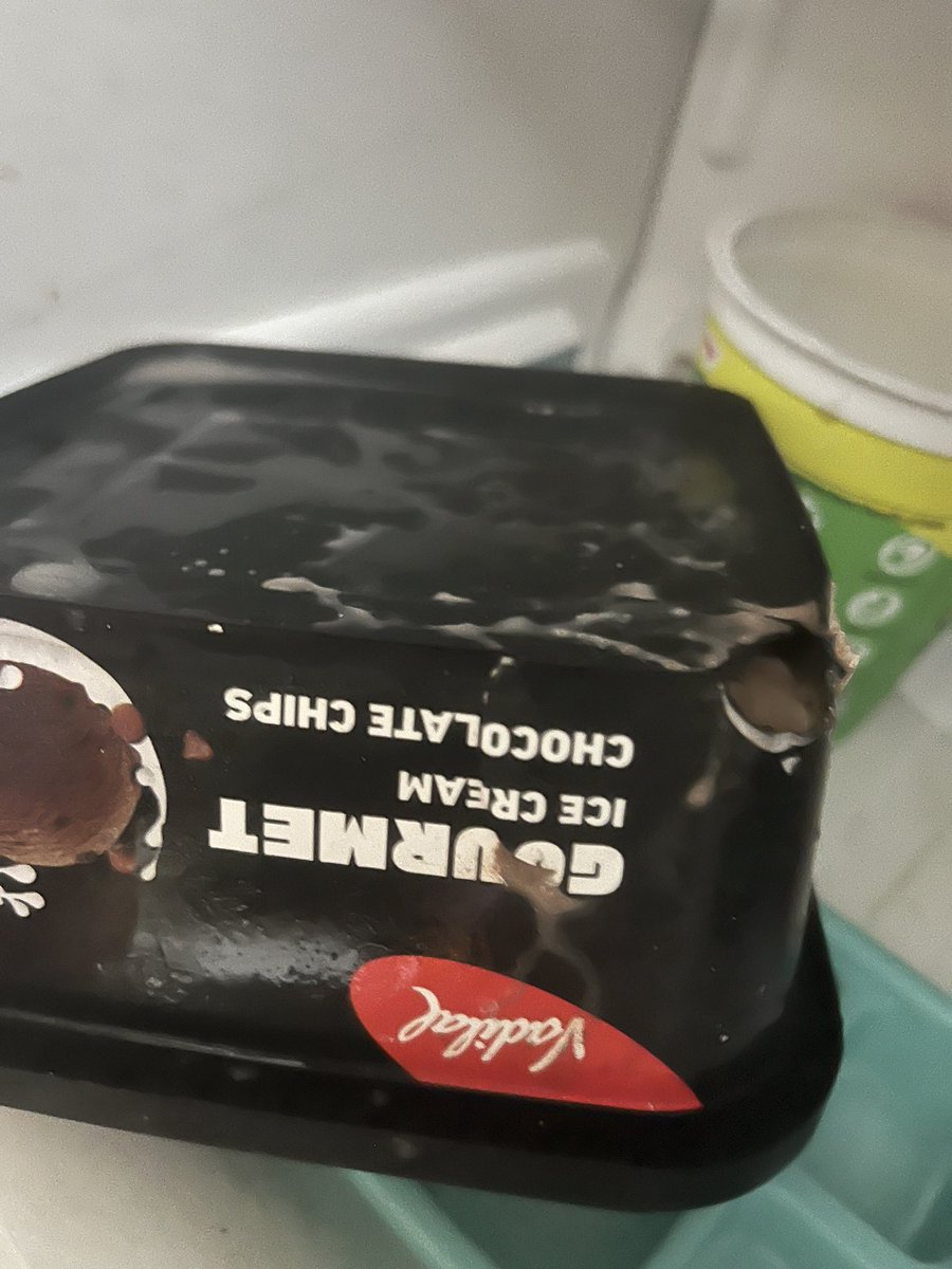 diva22t's tweet photo. @zeptocares do maintain some systems what type delivery?broken product.want exchange delivery boy call someone and gone https://t.co/oWcedXmVCX