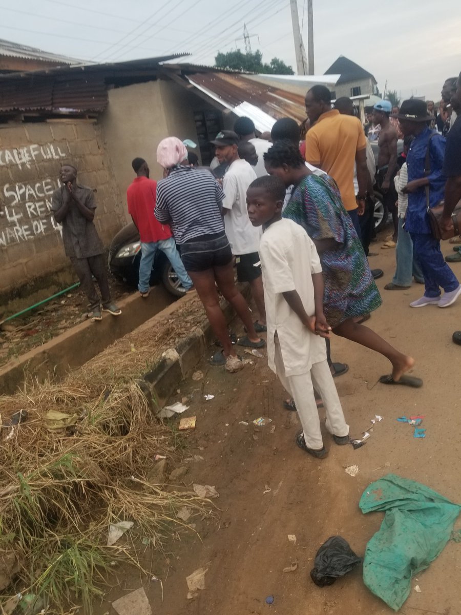 haywi231's tweet photo. 🚨 Just In

Two couples were reportedly involved in a road accident while driving along Igando Road.

According to sources, an argument broke out inside the car after the wife noticed her husband looking at another woman walking by. The disagreement allegedly escalated, distracting the driver and causing him to lose control of the vehicle, which resulted in the accident.

Some women can't even take anything slightly, imagine doing this  that cost their lifes 😡