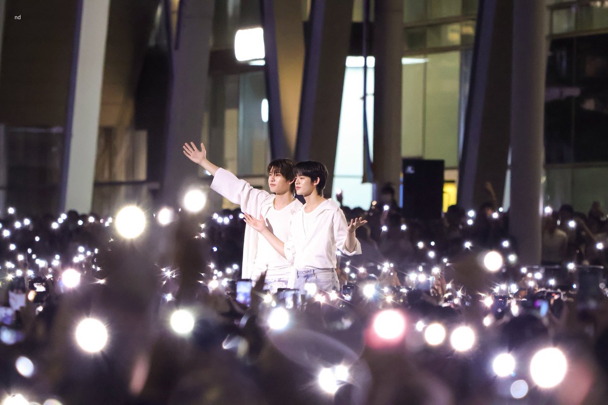 theewavezone's tweet photo. Looking at that crowd and thinking about where TeeteePor started they've come so far What a journey So happy for them🤍

TEETEE POR FANDOM DAY
#รวมพลกับตี๋ตี๋ป๋อที่CTW https://t.co/5oSmWP9jvA